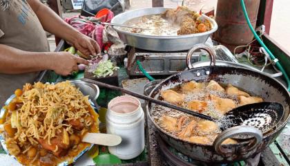 Famous Ghugni Samosa Ragda Chaat  Unique & Exciting Chatpata Ghugni Samosa Chaat  Street Food