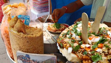 Very Famous Chatpata Bread Chaat  Best To Eat Aloo Matar Bread Chaat  Indian Street Food