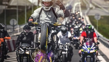 Top 10 best motorcycle stunts
