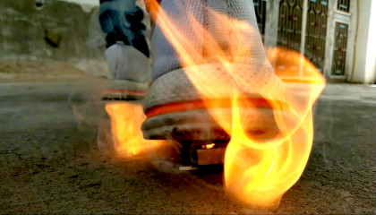 पैर से माचिस कैसे जलाएं  How to burn a Matchbox with  leg The craze X