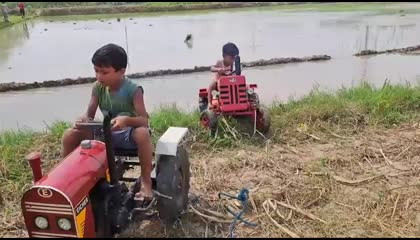 Small boys ka miny tractor ka video