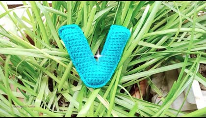 Small letter 'v' Crochet